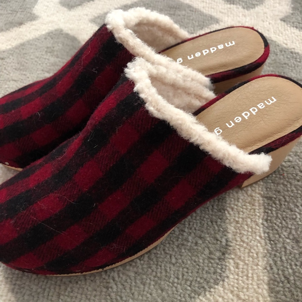 Steve Madden plaid clogs